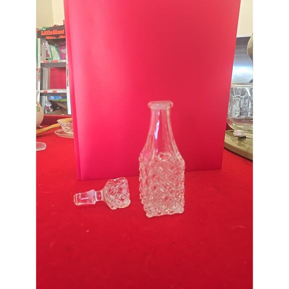 Vintage Anchor Hocking Wexford Pattern Crystal Glass Decanter w/ Stopper, 32 oz - Picture 5 of 5